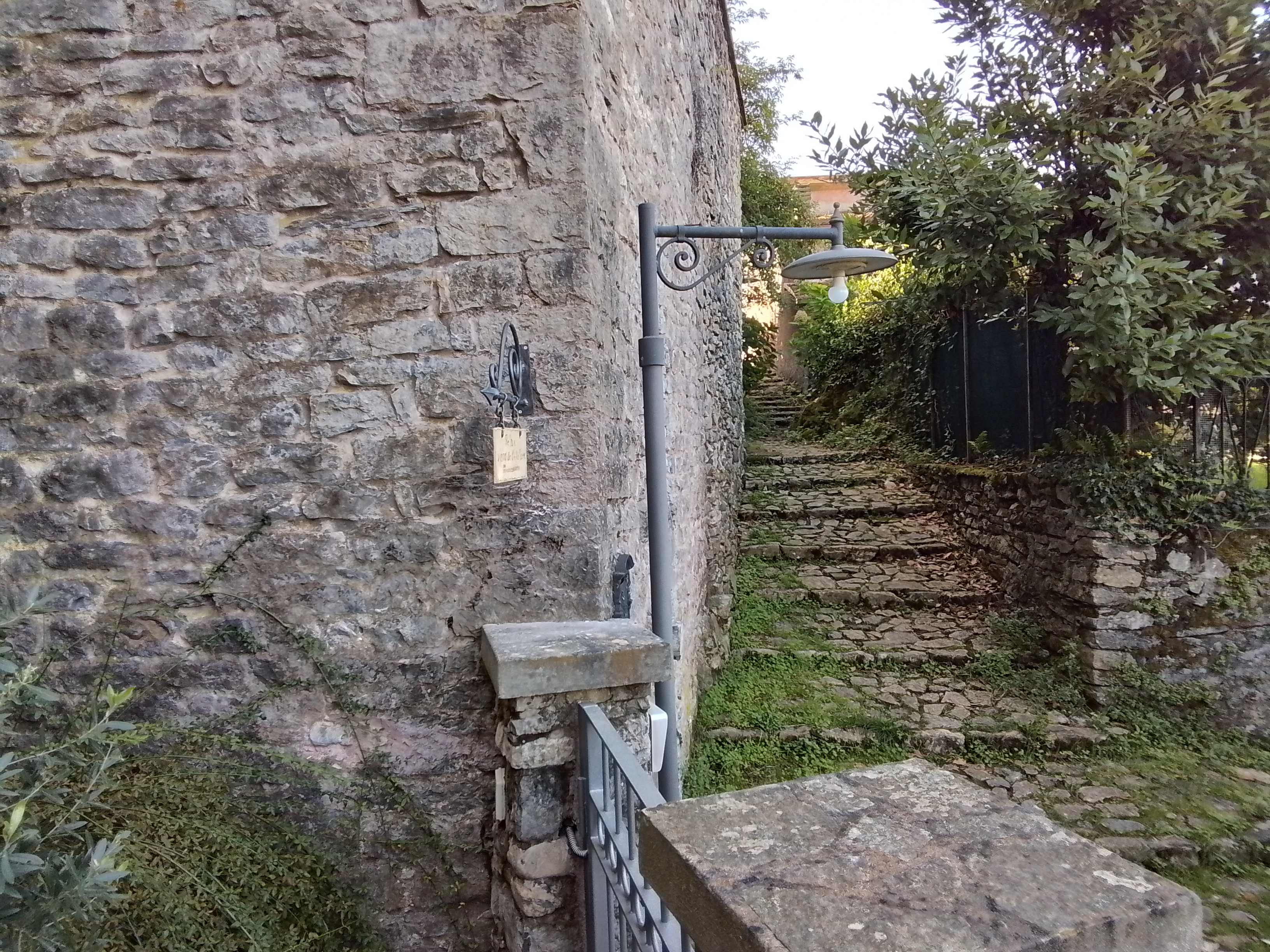 Via Vernazza, il viale d'ingresso al borgo